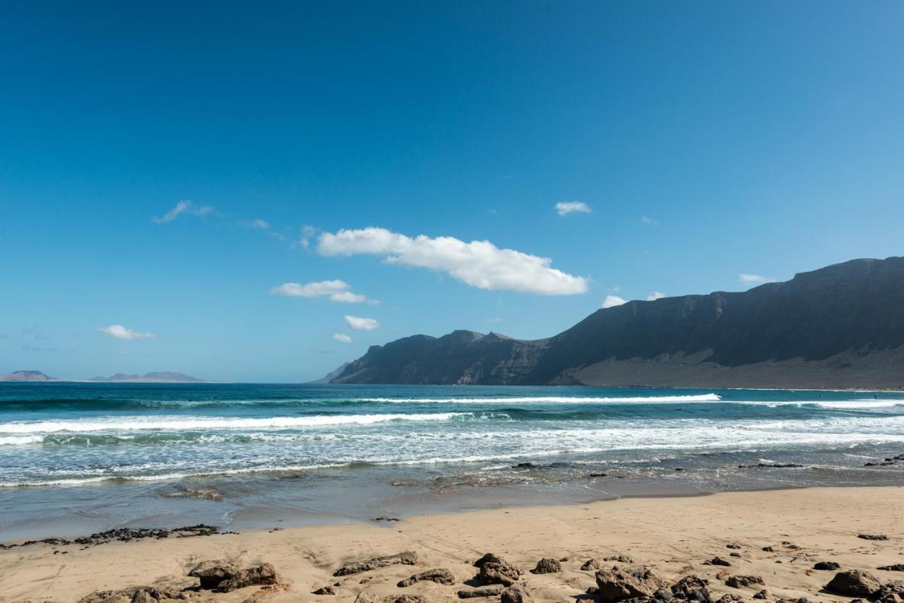 Modern Beach House In Famara Buitenkant foto