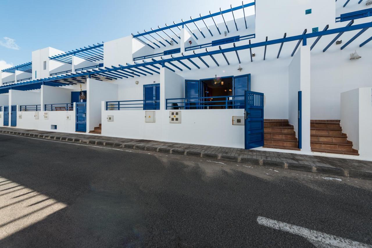 Modern Beach House In Famara Buitenkant foto