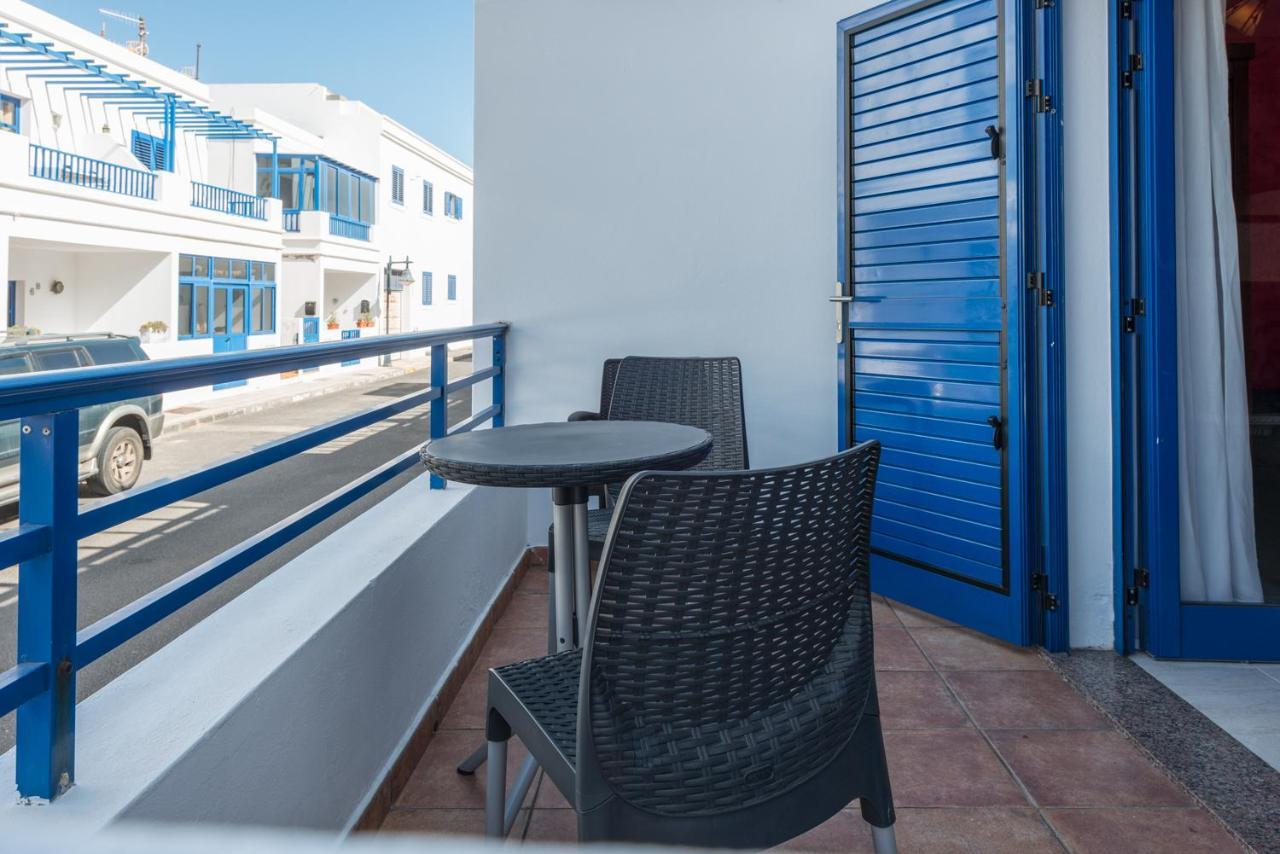 Modern Beach House In Famara Buitenkant foto